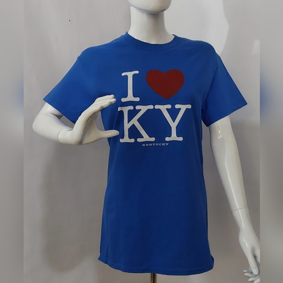 Gildan Tops - NEW Women's TEE / SIZE: SMALL